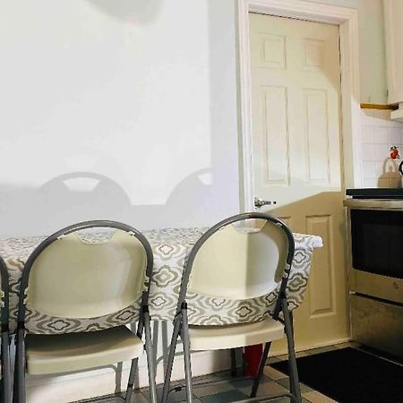 טורונטו Lovely II Space Share A Room East York Canada מראה חיצוני תמונה